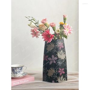 Vases en céramique de fleurs noires molles qui peuvent mieux décrire des fleurs décoration de salon à la maison
