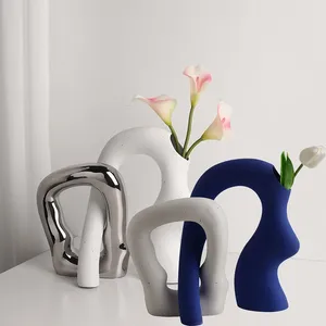 Vases Ensemble de deux pièces en forme spéciale de contraste de couleur, Vase en céramique, Arrangement de fleurs d'art créatif moderne, ornements de décoration de maison