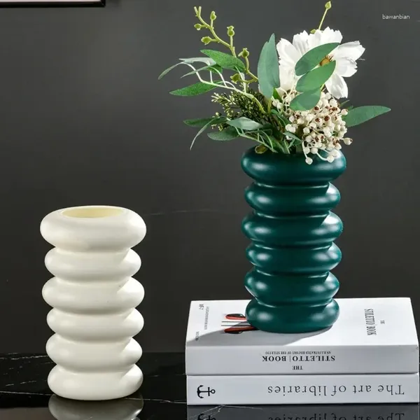 Vases Spiral Design Flower Vase Nordic Style Imitation Céramique Pot Araseau plastique moderne Décoration de la maison