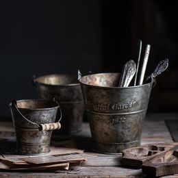 Vases Vintage fer poignée seau métal rétro anglais impression en fer forgé alimentaire baril fleur Vase Pot baignoire décoration de la maison pographie 231109