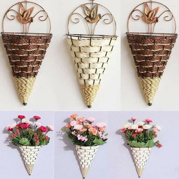 Vases en osier Conical Forme Flower Pot naturel Rattan Green Plant Métal Contexte de stockage de jardin