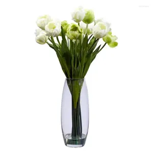 Vases avec vase arrangement de fleurs en soie