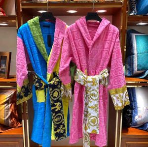 Veet Bathrobe Robe ontwerpers Barokke mode Pamas Mens Women Letter Jacquard Printing Barocco Print Mouwen SHAWL COLLAR PACK BAND 100% Cotton40es