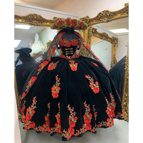 Veet Quinceanera Robes de broderie enveloppez le charro noir avec des appliques en dentelle à fleurs rouges
