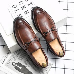 Chaussures Oxford en cuir Brogue végétaliennes à bout pointu avec un étrier Vintage de luxe avec boucle en métal pour hommes, chaussures formelles décontractées, chaussures d'affaires multi-tailles 38-47