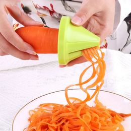 Groente Slijpliceur trechter Model Shred Device Spiral Carrot Salade Radijs Cutter Kookgereedschap Keukenaccessoires Gadget BB0309