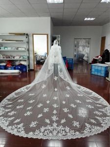 Voiles Top qualité meilleure vente créateur de mode cathédrale dentelle bord voile de mariée blanc ivoire appliques voiles de mariage une couche