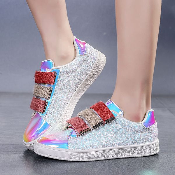 Zapatos blancos pequeños con velcro con superficie de cuero con láser, zapatos informales con suela plana y lentejuelas, zapatos para mujer, diseñador de primavera y verano, zapatos para correr al aire libre, talla 36-41