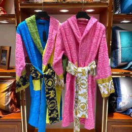 Velvet badjas gewaad ontwerpers barokke mode pyjamas heren dames brief jacquard print barocco print mouwen sjaal kraag pocket riem 100% katoen2023