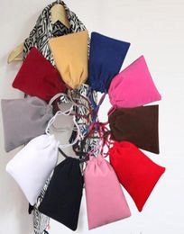 Sacs à cordon de velours de haute qualité Emballage cadeau Sac à bijoux floqué Pochettes à bijoux Tissu d'emballage pour casque Titulaires de faveur2788322