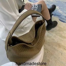 Venetaabottegaa bolsa coreana pacote de nicho 2023 tecido bolsa de ombro portátil para mulheres versátil bolsa balde de grande capacidade