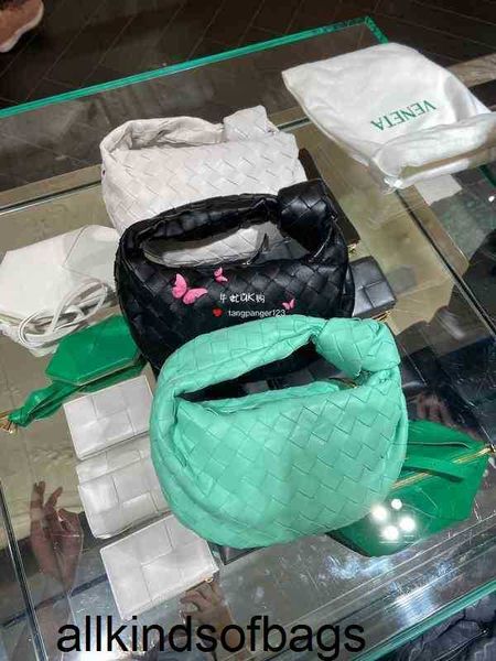 Le designer de sacs à main venetaabottegas achète un sac à main Gadfly Uk Cloud chez Jodie Counter par publipostage 2024 cy