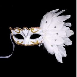 Venetiaanse Maskerade Masker op Stick Mardi Gras Kostuum Eyemask Printing Halloween Carnaval Hand Held Stick Feathers Party Mask251z