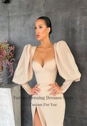 Verngo Nouveau vintage Champagne Puff Manches longues Robes de soirée Side Slit Sweetheart Mariffonsatin 2021 Robe de fête formelle moderne LJ4224762