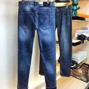 Vers Designer Jeans Pantalons décontractés pour hommes Pantalons pour hommes classiques brodés, plus la taille Mode Denim Pnats 29-42 C2LM