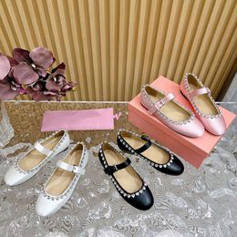 Chaussures de princesse Mary Jane polyvalentes quatre saisons, tête ronde en peau de vache en soie, bouche peu profonde, sangle à boucle en diamant, chaussures simples de ballet à talon plat pour femmes