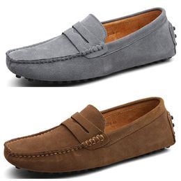 Versátiles zapatos de cuero genuino de color caqui gris plateado para hombres Nuevos zapatos de cuero casuales coreanos de verano para hombres, zapatos transpirables y perezosos, siga la tendencia de los zapatos de hombres