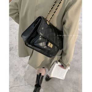 Polyvalent Instagram grande capacité fourre-tout 2024 nouvelle édition coréenne Xiaoxiangfeng Lingge chaîne sac errant à la mode 75% vente en gros d'usine