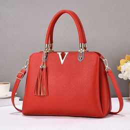 Polyvalent nouveau luxe léger et grand sac cadeau de mariage rouge mariée femme une épaule bandoulière sac à main 2024 78% de réduction sur le magasin en gros