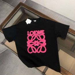 Version 2024 Été Nouveau Fluorescent Rose Néon Broderie Col Rond Lettre T-shirt À Manches Courtes À La Mode Décontracté Hommes et Femmes