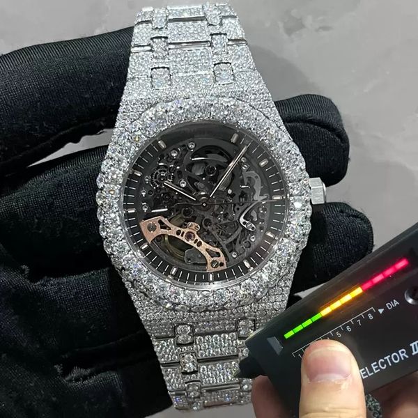 Version Nouvelles pierres Moissanite Montre Squelette PASS TEST Diamants pour hommes Qualité supérieure Mouvement mécanique ETA Luxe Full Iced Out Sapphire