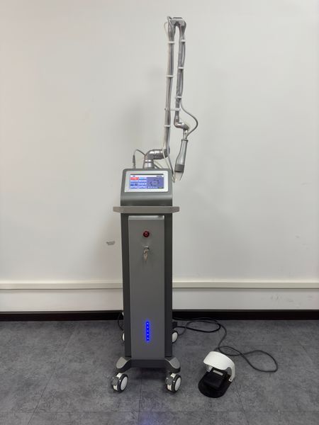 Élimination de la pigmentation des cicatrices verticales Scanner laser fractionné médical Co2 médical Prix de la machine anti-rides au laser Co2 fractionné Machine de traitement au laser CO2