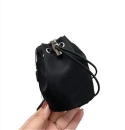 Heel schattig meisje Mini portemonnee Zilveren hardware Sleutelhangers Etui Dames Portemonnees Oortelefoon opbergzakken Zwart Nylon Canvas Sleutel bag218Q