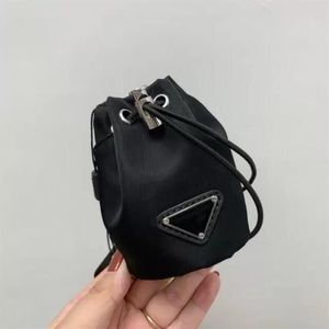 Heel schattig meisje Mini portemonnee Zilveren hardware Sleutelhangers Etui Dames Portemonnees Oortelefoon opbergzakken Zwart Nylon Canvas Sleutel bag258d