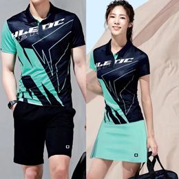 Très bonne qualité Badminton Vêtements Womens Tennis Shirt Mens Table Tennis Vêtements Breffable Séchage rapide 240403