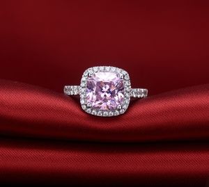 Zeer mooie 2ct roze kussen gesneden synthetische diamant verlovingsring voor vrouwen 925 sterling zilveren ring wit vergulde sieraden