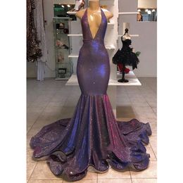 Vestidos de gala sexy diepe v-hals mermaid prom jurken lange prachtige halter backless prom jurken mouwloze paarse mantel