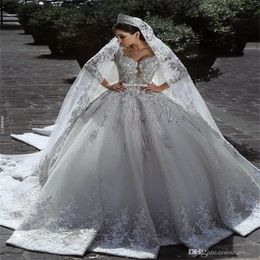 Vestidos de Novia Vintage Luxe Baljurk Lange Mouw Kant Afrikaanse Plus Size Moslim Bruiloft Jurk Kralen Crystal Bruidsjurken met riem