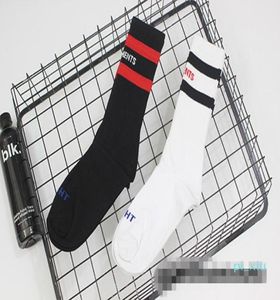 Vetements chaussettes hommes chaussettes adolescent Hip Hop Style blanc noir longues chaussettes lettre broderie athlétique jambières chaussettes à rayures 024433588