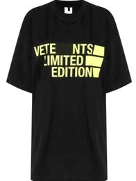 Vetements t Shirt Men Woman Short Sleeve Big Tag Hip Hop losse casual borduurvetements Tees Black Wit T-shirts Top T-stukken SU010