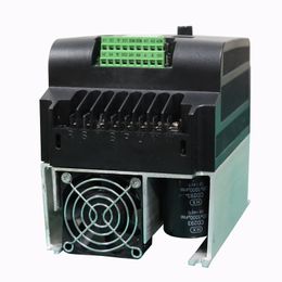 VFD 4 kW / 5,5 kW 50Hz tot 60Hz enkele fase 220V AC tot 3 fase 380V / 415V AC -frequentieomvormer omvormer voor motorsnelheidsregeling