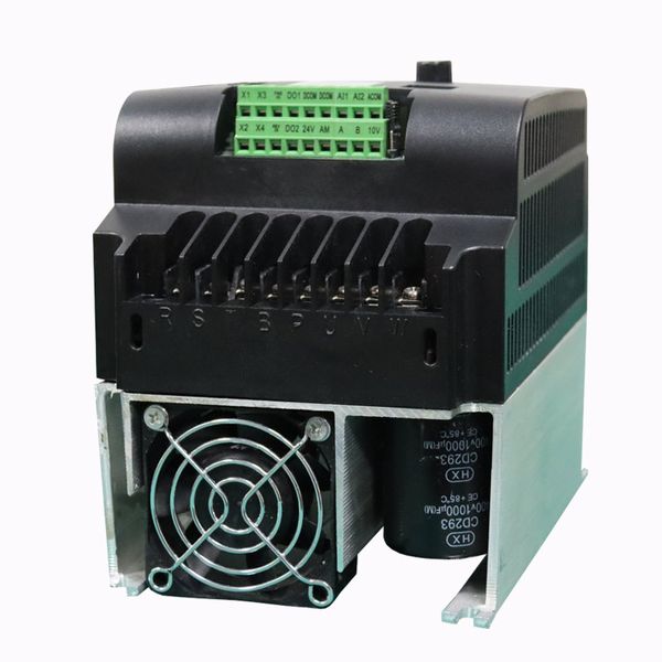 VFD 4KW / 5,5 KW 50Hz à 60 Hz monophasé 220V AC à 3 phase 380 V / 415V Convertisseur de fréquence AC Invertisseur pour le contrôle de la vitesse du moteur