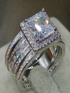 Victoria Wieck 3pcs Luxury Jewelry Princess Cut White Topaz 10kt White Gold rempli Topaz Diamond Women Band de mariage Finger R1576084