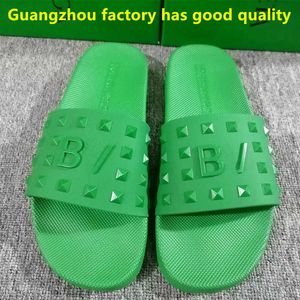 Vietnam Maleisië Cambodja High-end sandalen Zomer b Family 3d Letter geklonken groene dikke zool slippers