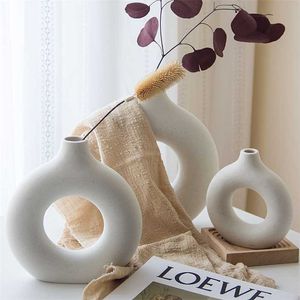 VILEAD Nordic Circular Hollow Ceramic Vase Donuts Flower Pot Home Decoration Accessories Office Desk Living Room Interior Decor 211222