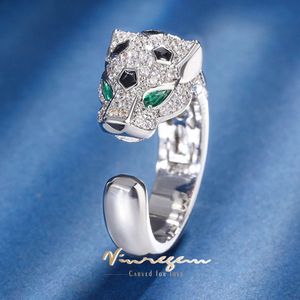Vinregem Leopard Head Lab Créé Emerald Gemstone Personnalité Open Femmes Ring Gift Anniversaire Cocktail Fine Bijoux Wholesale240412