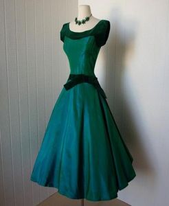 Vintage 1905039s Vestidos de dama de honor modestos Tafetán Manga casquillo redondeada Una línea Hasta la rodilla Fiesta de bodas Verde esmeralda Maid Of Hon3882559