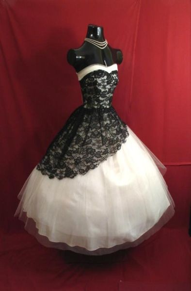 Vintage 1950039 Longueur du genou Robes de mariée courtes 2015 Black and White en dentelle gothique robes de mariage chérie victorien ball gow8990101