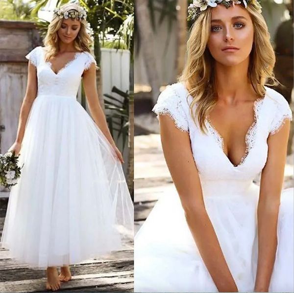 Vestidos de novia cortos hasta el tobillo vintage de encaje de tul modesto manga casquillo con cuello en V vestidos de novia bohemios para jardín en la playa