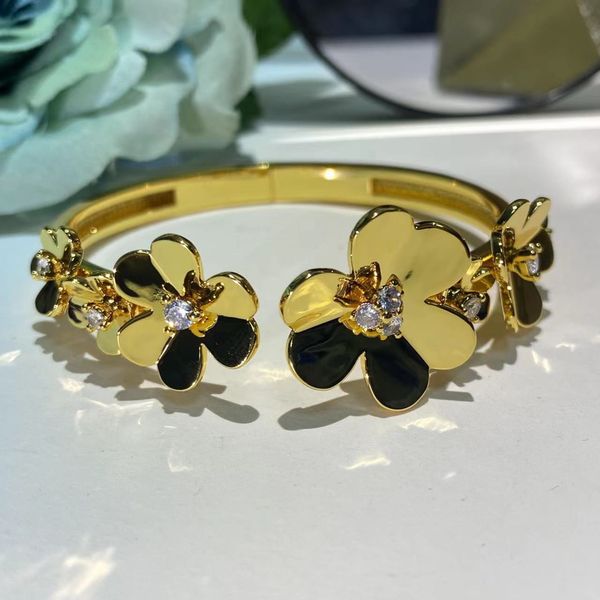 Brazalete vintage Coqueto diseñador de cobre con brazalete de flor de trébol chapado en oro de 18 quilates regalo de fiesta para joyería de mujer