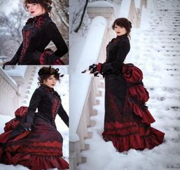 Vintage zwart en bordeaux gotische trouwjurk met lange mouwen Victoriaanse wandelkostuum Drukte rok en fluwelen jasje bruidjurken7904480
