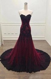 Vintage zwarte en bordeauxrode rode gotische trouwjurk Mermaid Sweetheart Lace tule niet -witte Victoriaanse bruidsjurken bruid jurk8288605