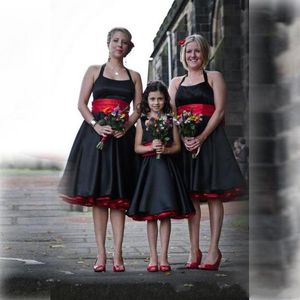 Vintage Zwart En Rood Satijn Halter Bruidsmeisjesjurken Met Sjerp Mouwloos Ruglooze Elegante Knielengte Junior Bruidsmeisjes Dress245D