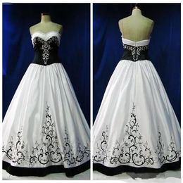 Vintage noir et blanc gothique robes de mariée chérie dentelle broderie pleine longueur longues robes de mariée pays jardin celtique Wedd277H