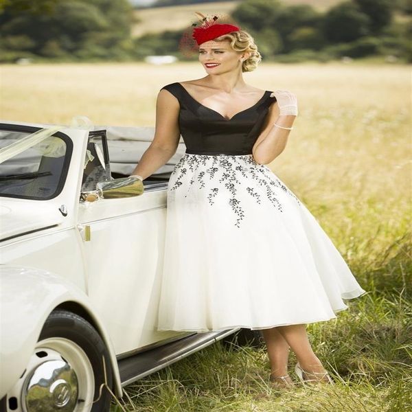 Vintage Schwarz-Weiß-Hochzeitskleid Teelänge 2021 Kurze A-Linie Brautkleider Applikationen Spitze Ärmellos Tank Country Bride Dress252B