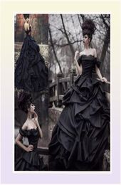 Vintage robe de bal noire robes de mariée hors de l'épaule pleine longueur longs volants en cascade et robes de mariée gothiques froncées 2022 Me7181220